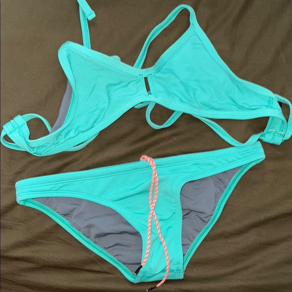 Jolyn Blue Bikini Set
Bali Bikini Bottoms and Vent Bikini Top